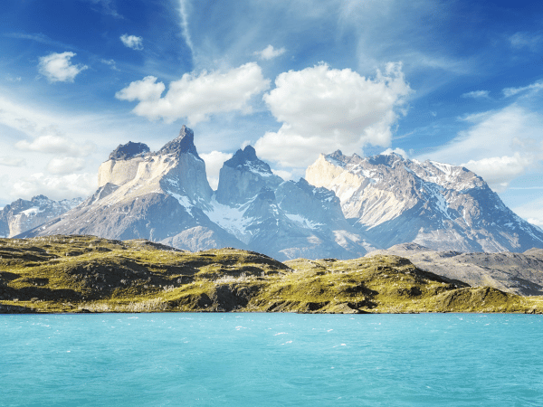 Scenic view of Pehoé Lake and Los Cuernos mountains in Patagonia – DMC Chile
