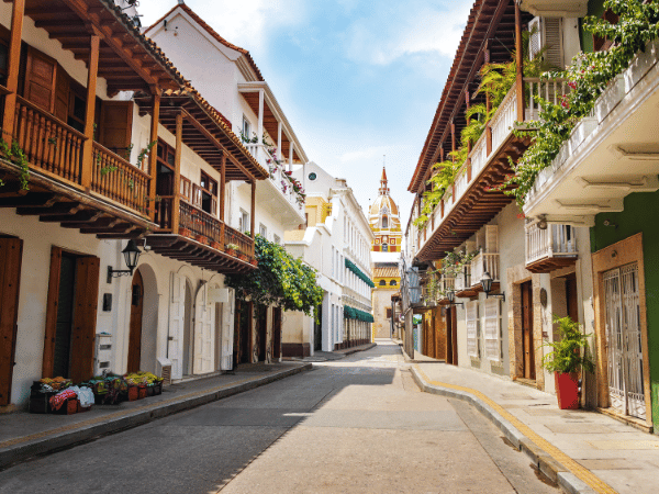 Colonial street in Cartagena featured in incentive travel programmes by a trusted DMC in Colombia